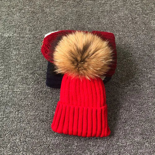 Stay warm and stylish: winter hat with fur pom pom - MAGNET MARKET